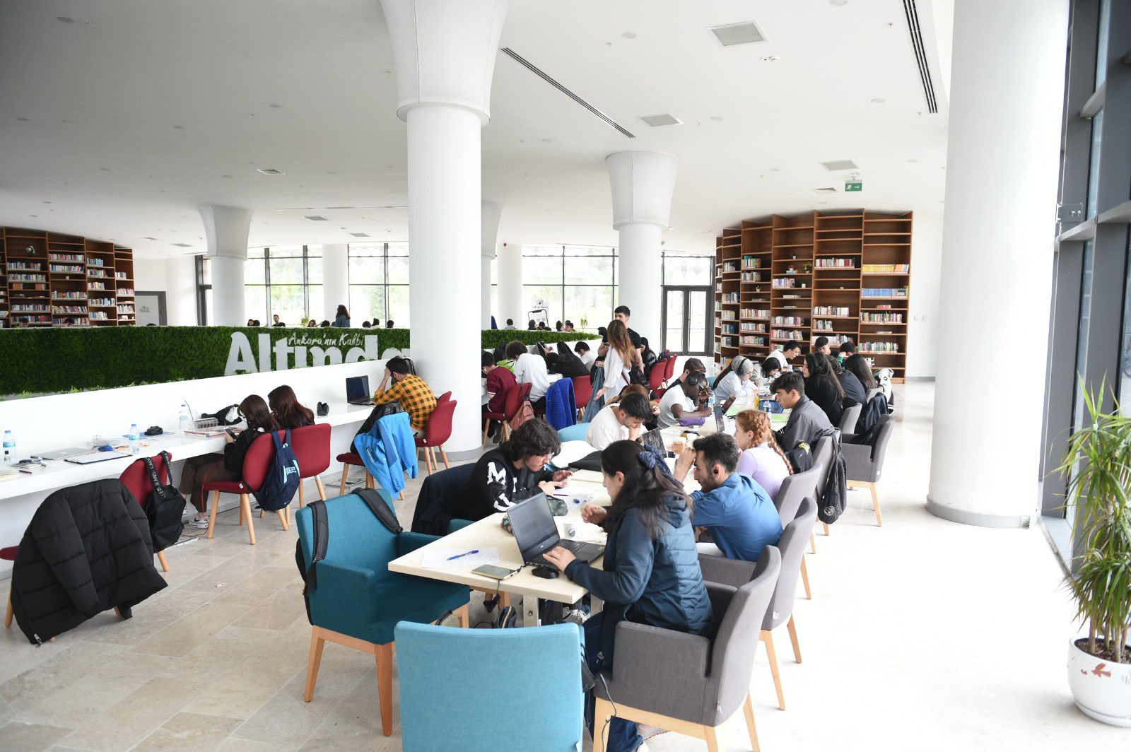 Altındağ'da gençlerin durağı kütüphane oluyor -1