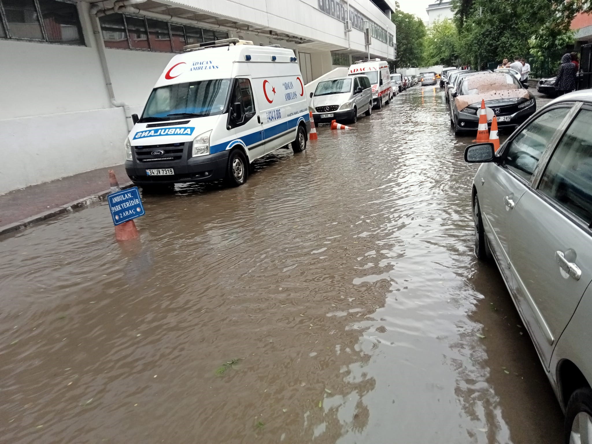 Başkentte dolu ve sağanak yağış hayatı olumsuz etkiledi (2)