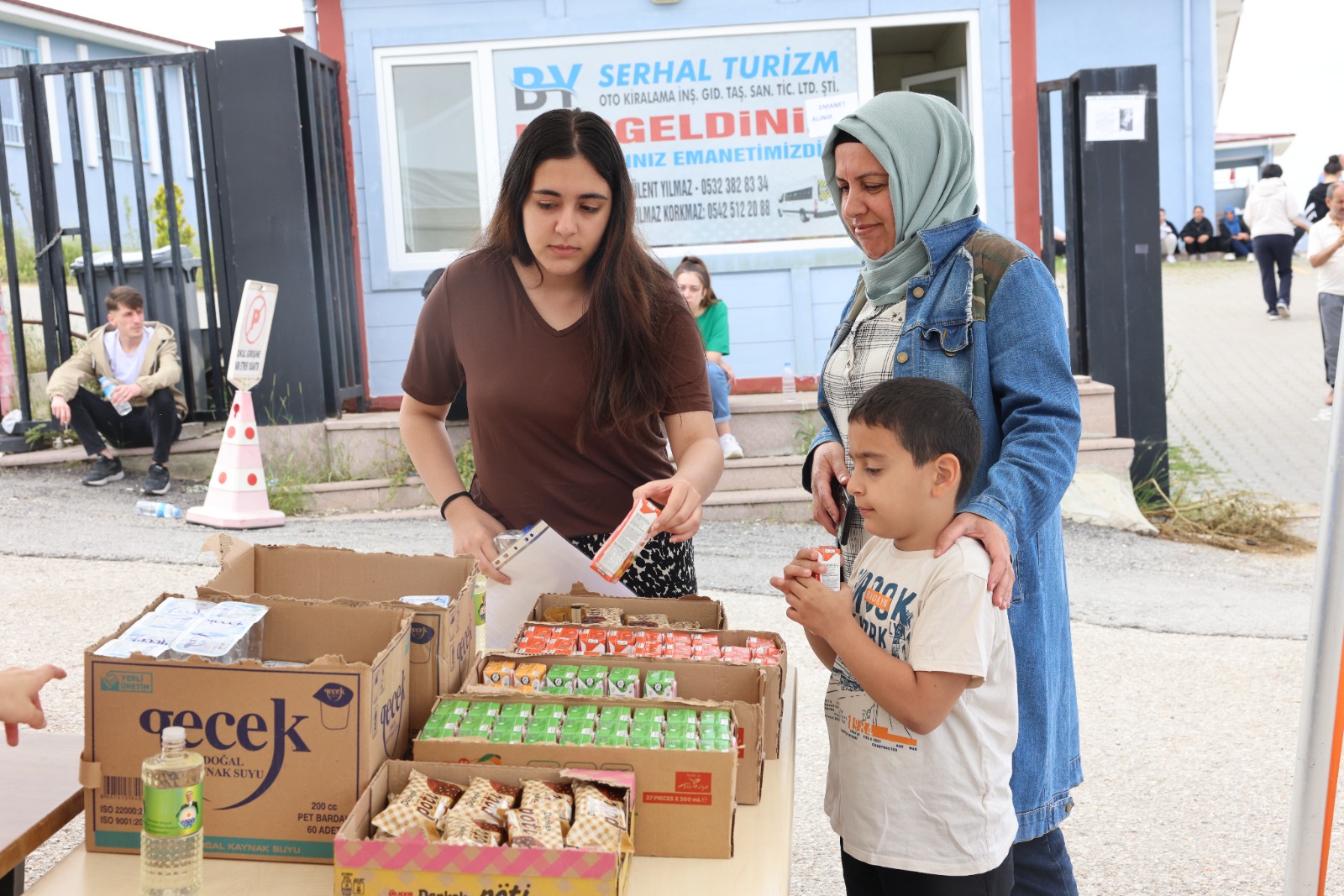 Gölbaşı Belediyesi YSK sınavına giren öğrencilerin yanında!-2