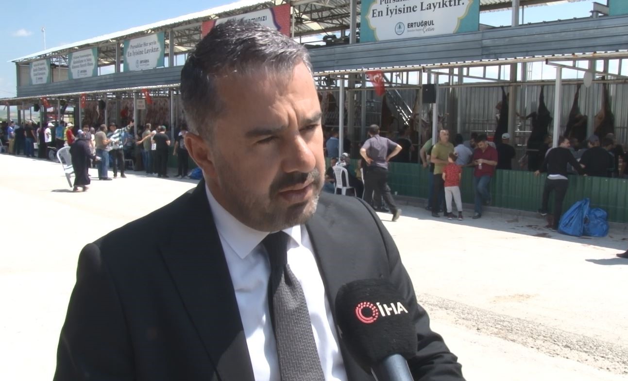 Kurban kesim alanında saatte 40 büyükbaş hayvan teslim ediliyor (5)