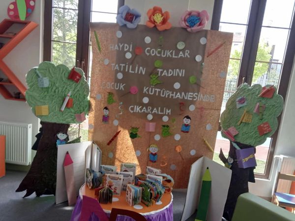 minikler-cocuk-kutuphanesinde-tatilin-keyfini-cikardi (4)