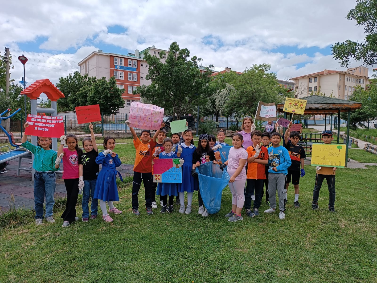 Öğrencilerden herkese örnek olacak bir etkinlik (2)