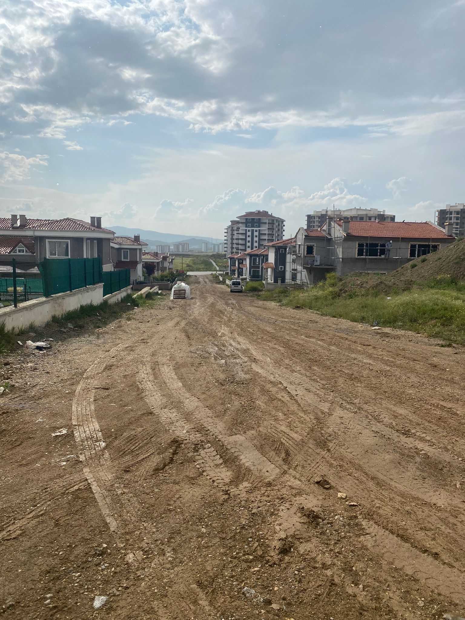 Vatandaşlar çamurda, belediye sınıfta kaldı (2)