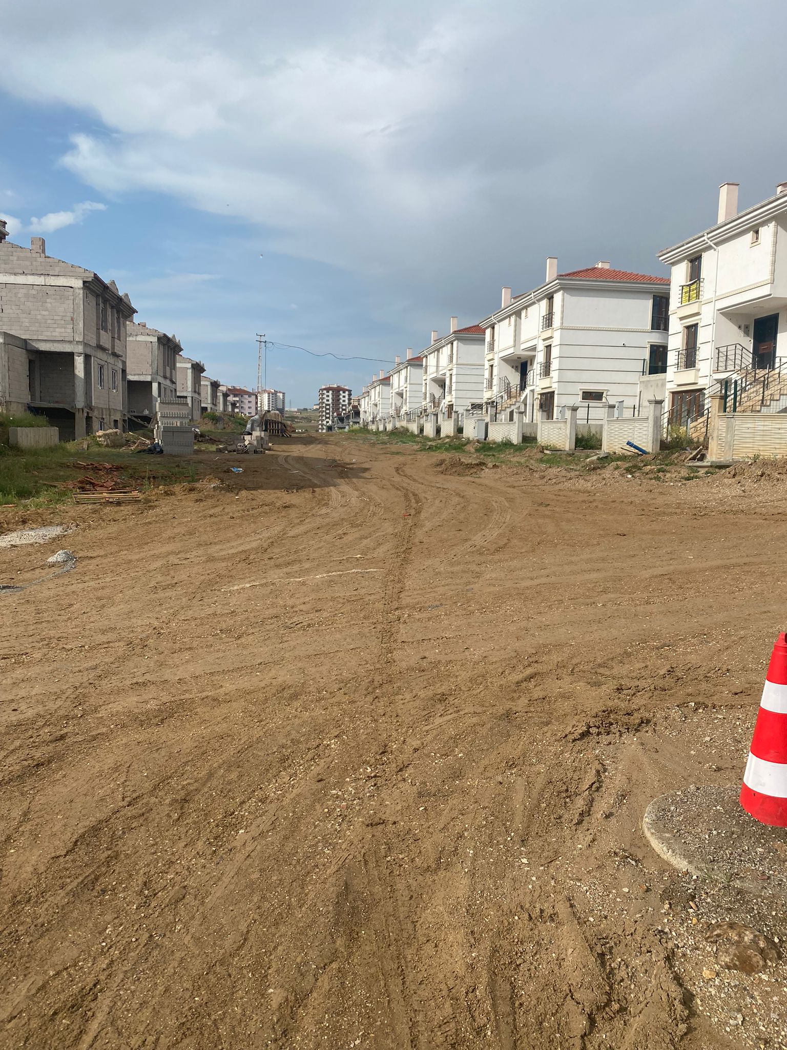 Vatandaşlar çamurda, belediye sınıfta kaldı