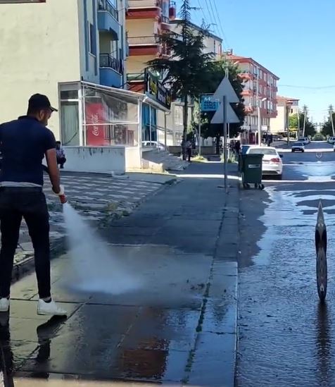 Akyurt’ta sokaklar hem temizleniyor hem de serinletiliyor (3)