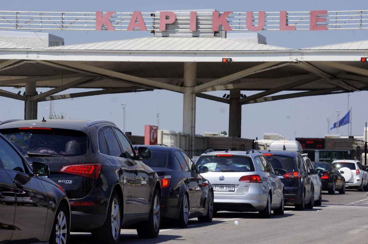 Bayram Tatilinde Gümrük kapılarından geçen araç sayısı şaşırttı-4