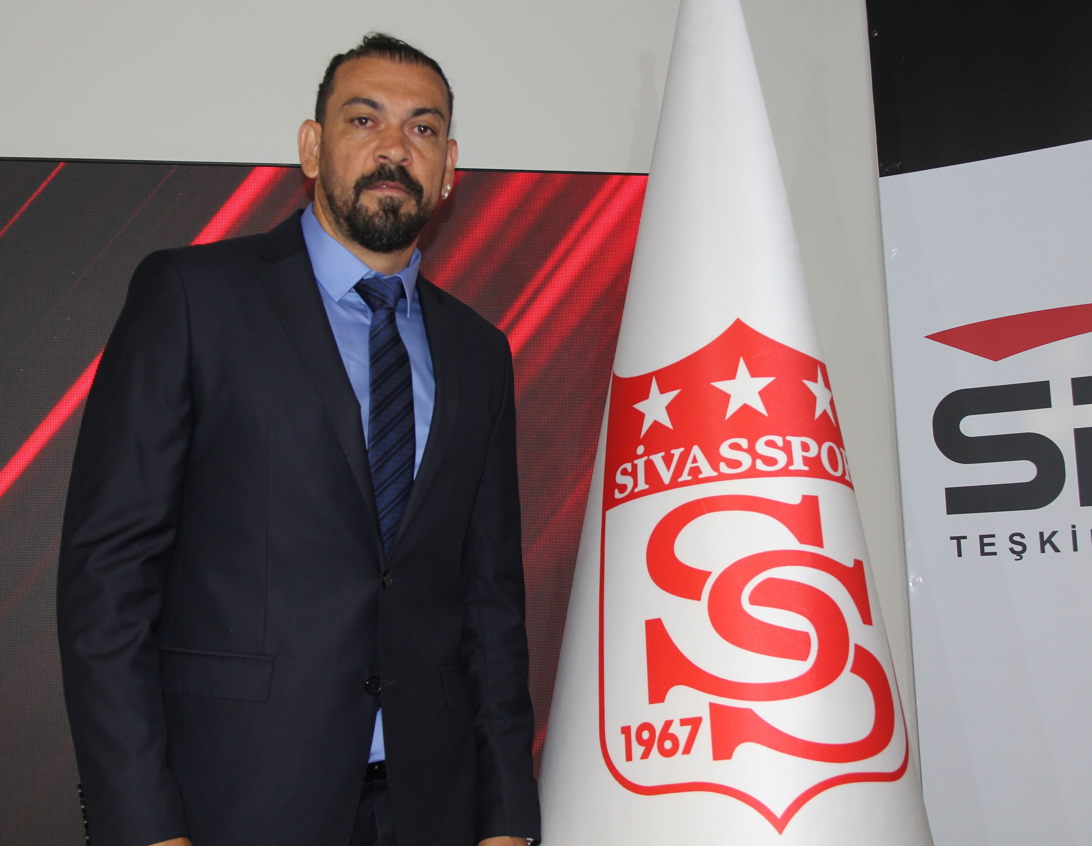 Emekli futbolcunun yeni durağı Sivasspor (3)