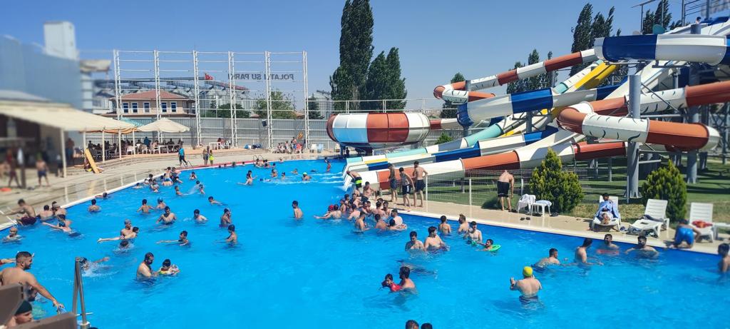 Polatlı’da su parkı haftasonu boyunca gençlerle ve ailelerle dolup taştı (2)