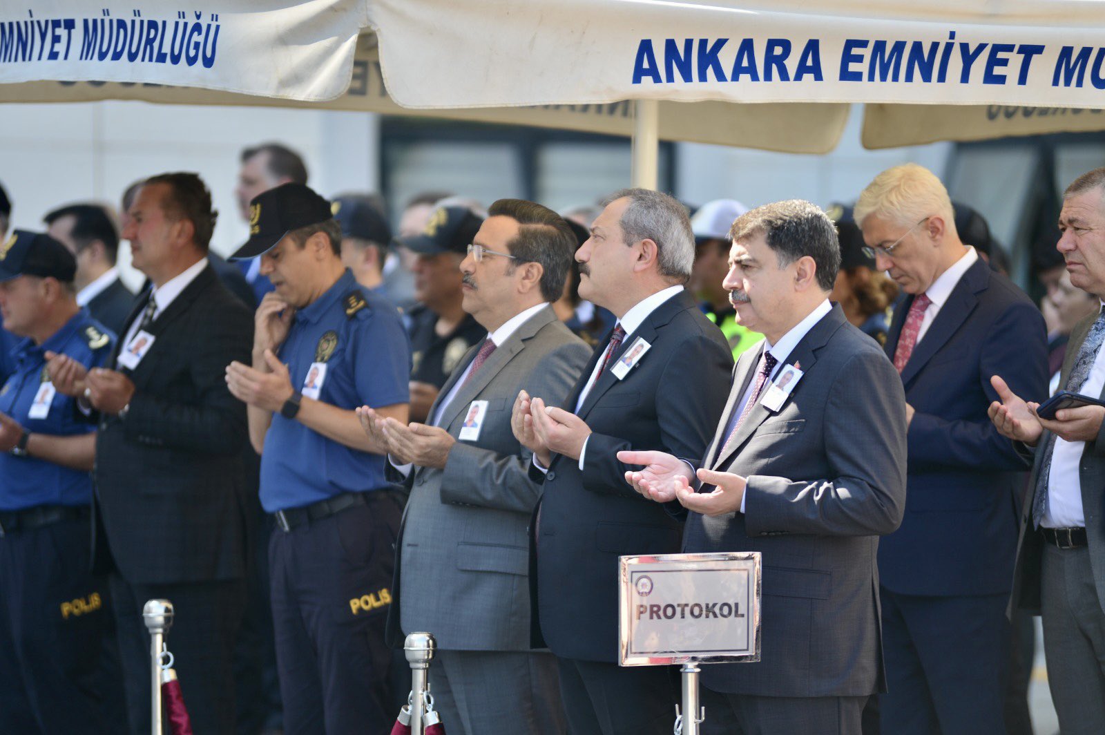 Vasip Şahin İl Emniyet Müdürlüğü’nde cenaze törenine katıldı (4)