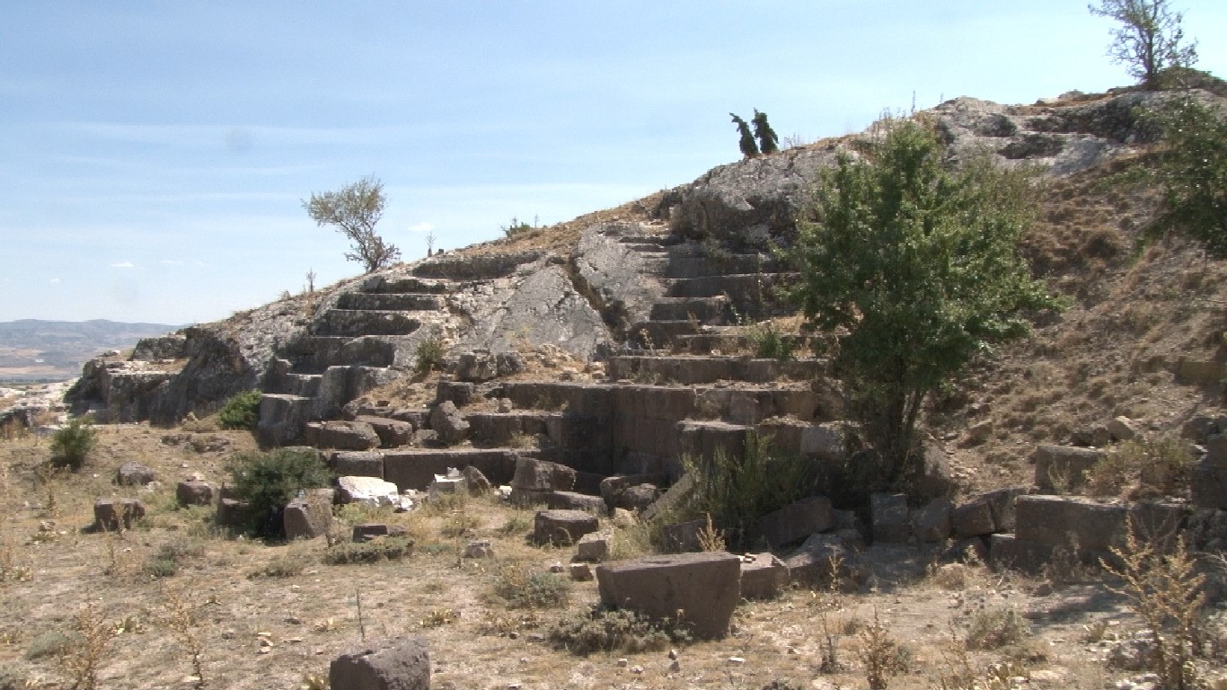 2-bin-yillik-tarih-ankarada-bulunan-asarkaya-antik-kenti-tarihe-isik-tutuyor (2)