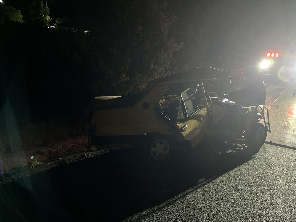 Ankara'da ağaca çarpan araç hurdaya döndü... 2 kişi hayatını kaybetti!-2