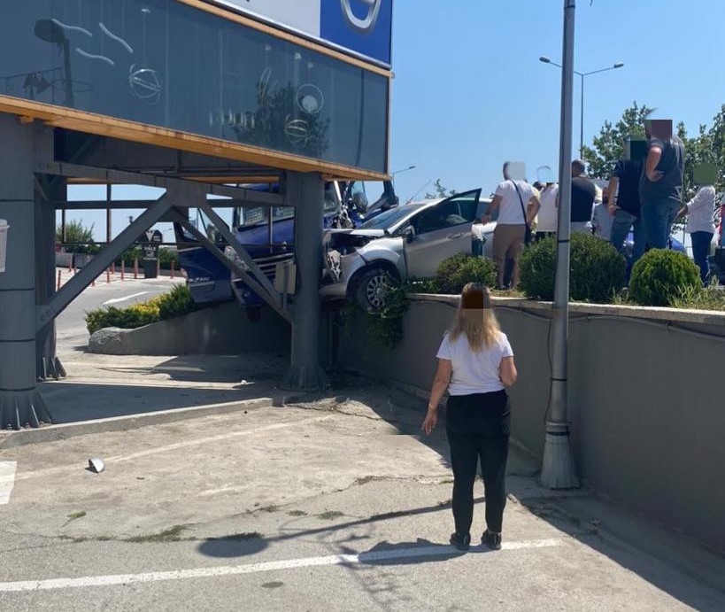 Ankara'da AVM girişinde korkunç kaza. Çok sayıda yaralı olduğu belirtildi-4