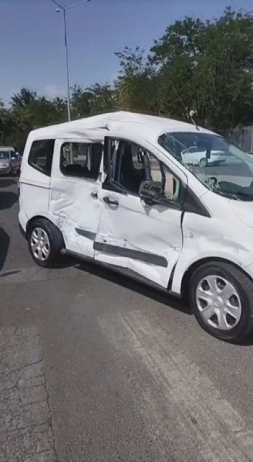 Ankara'da Belediye otobüsü ile otomobil çarpıştı-1