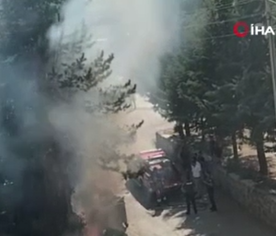 Ankara’da binanın bahçesinde korkutan yangın! (2)