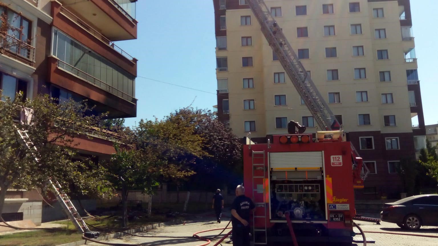 Ankara'da bir evde patlayan piknik tüpü yangına neden oldu (1)