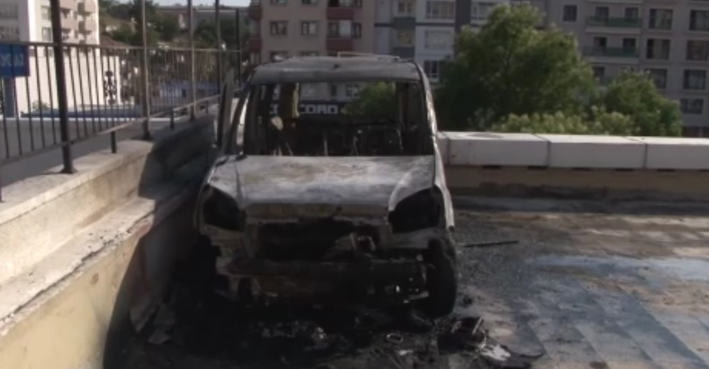 Ankara’da korkutan yangın Otoparktaki araç alev topuna döndü (2)