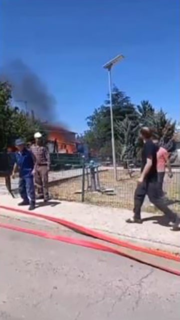Ankara'da yangın gecekonduyu küle çevirdi!-1