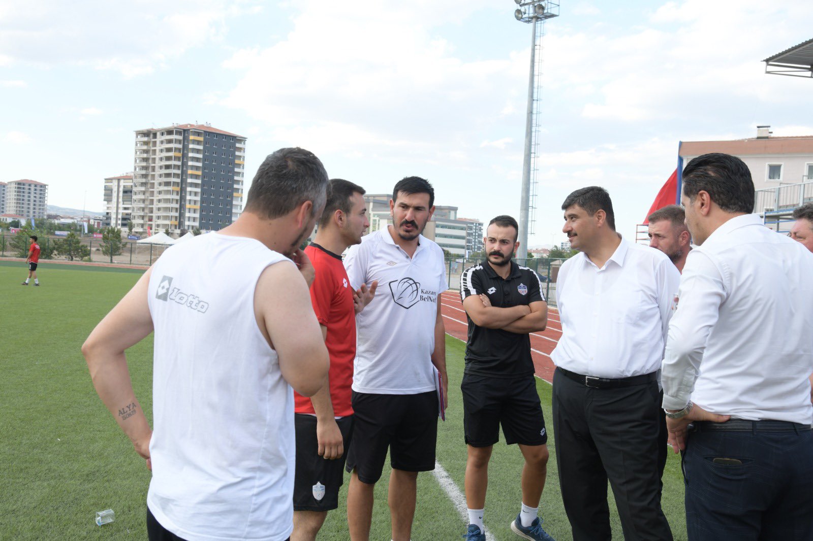 Başkan Oğuz futbolcularla bir araya geldi-2
