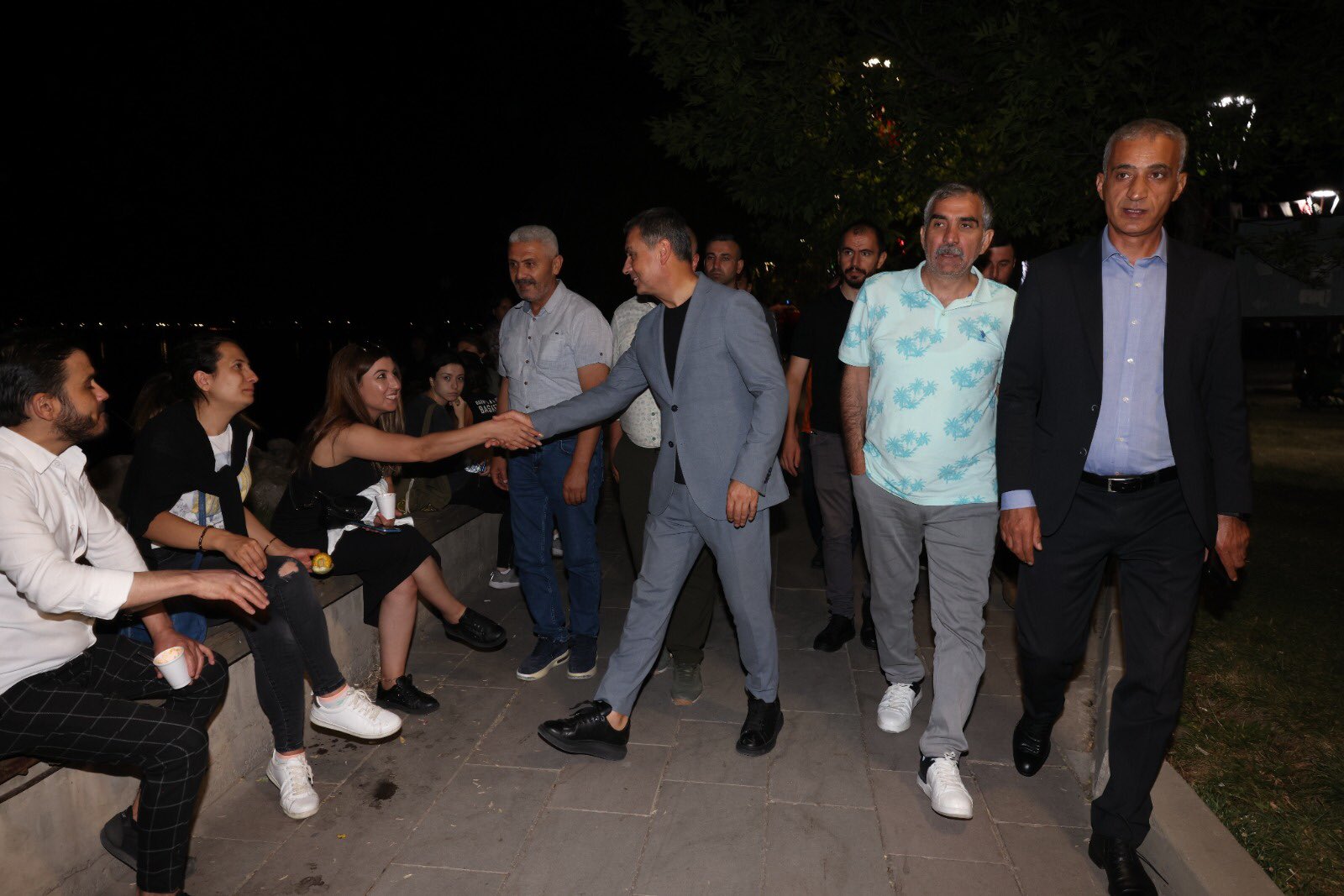 Başkan Şimşek konser sonrası vatandaşla bir araya geldi-3