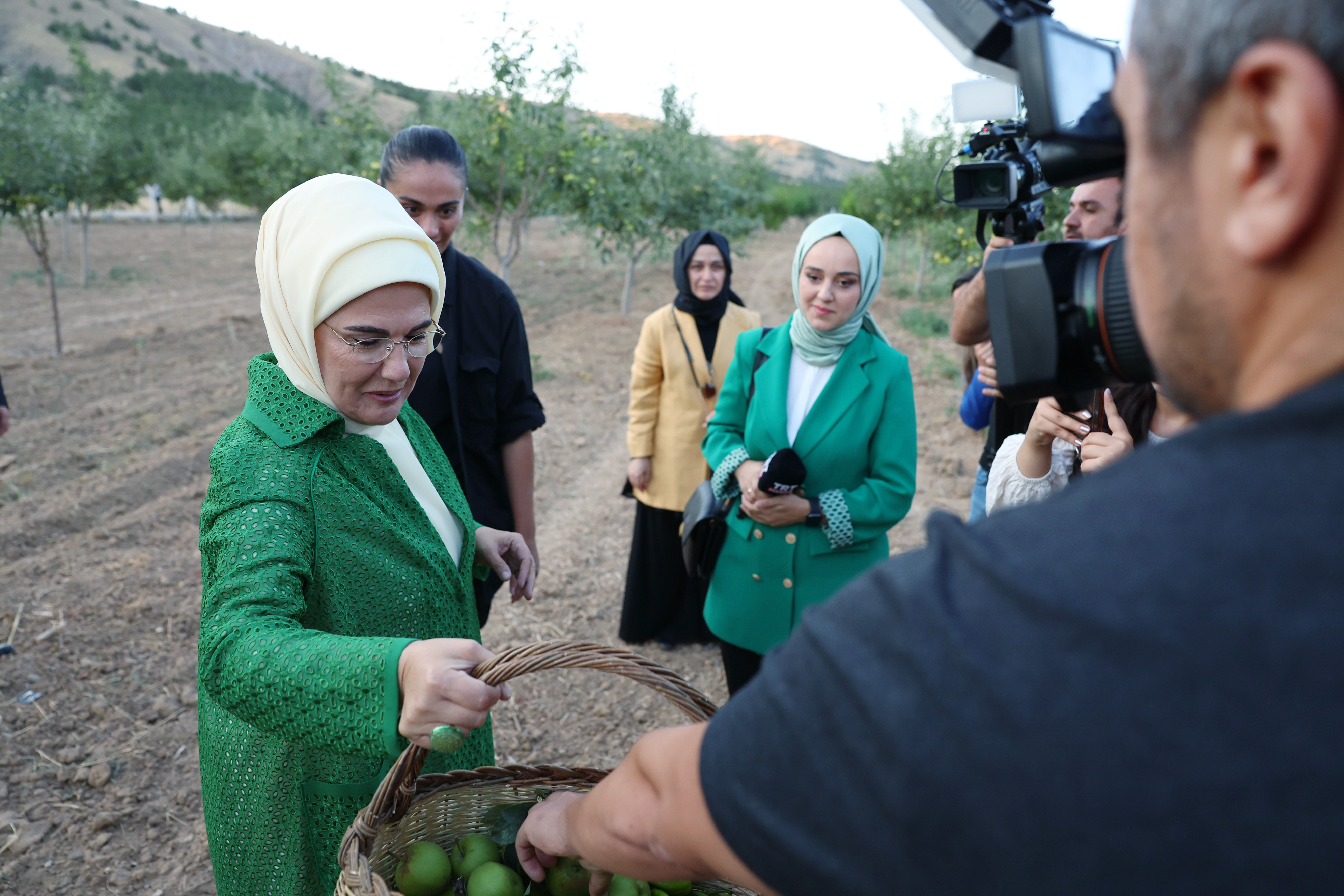 Emine Erdoğan, Ankara'da Ekolojik Köy ziyareti ve lavanta hasadı yaptı (8)