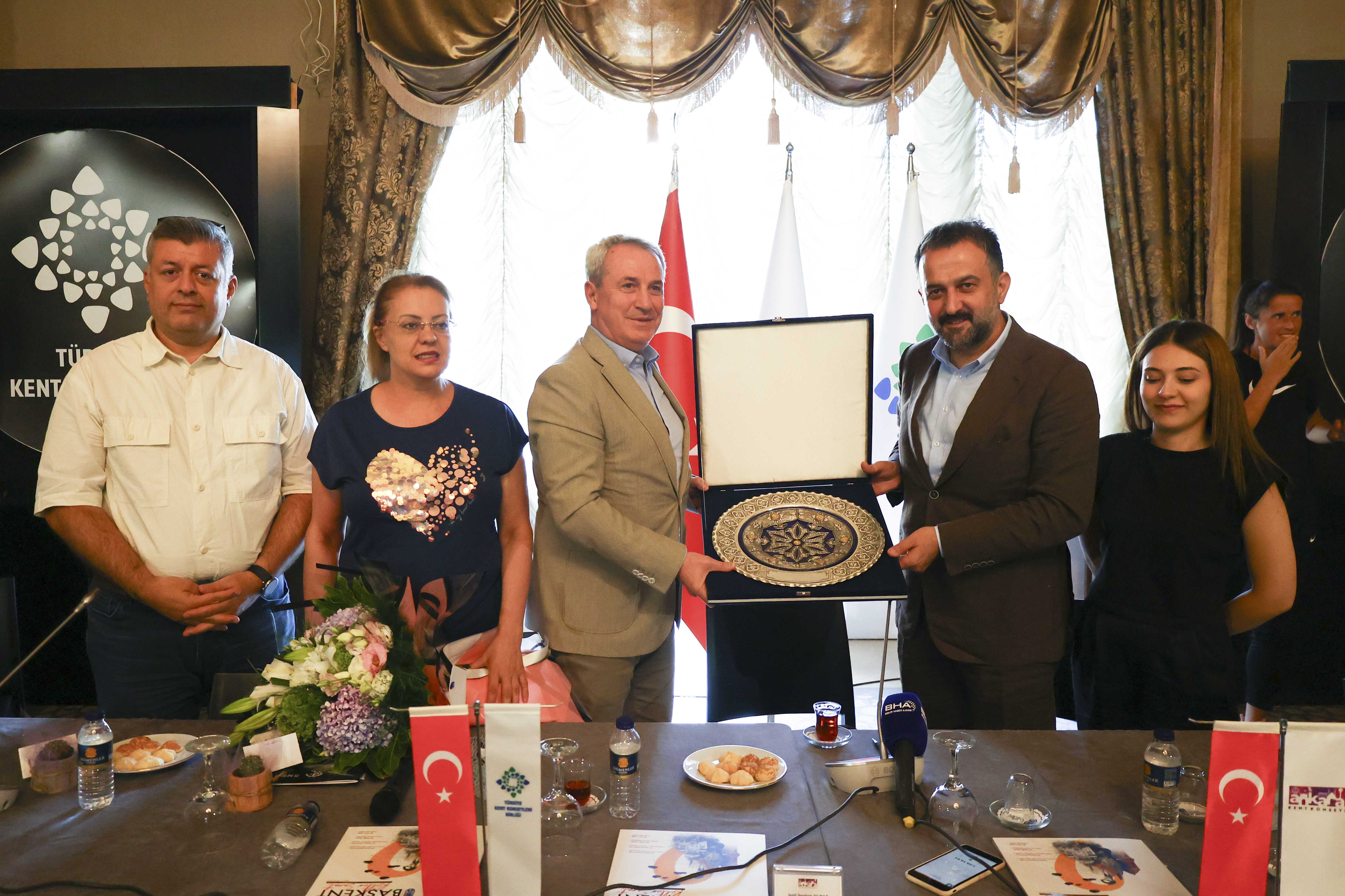 FOMGET Kadın Futbol Takımı Ankara Kent Konseyi’ni ziyaret etti (3)