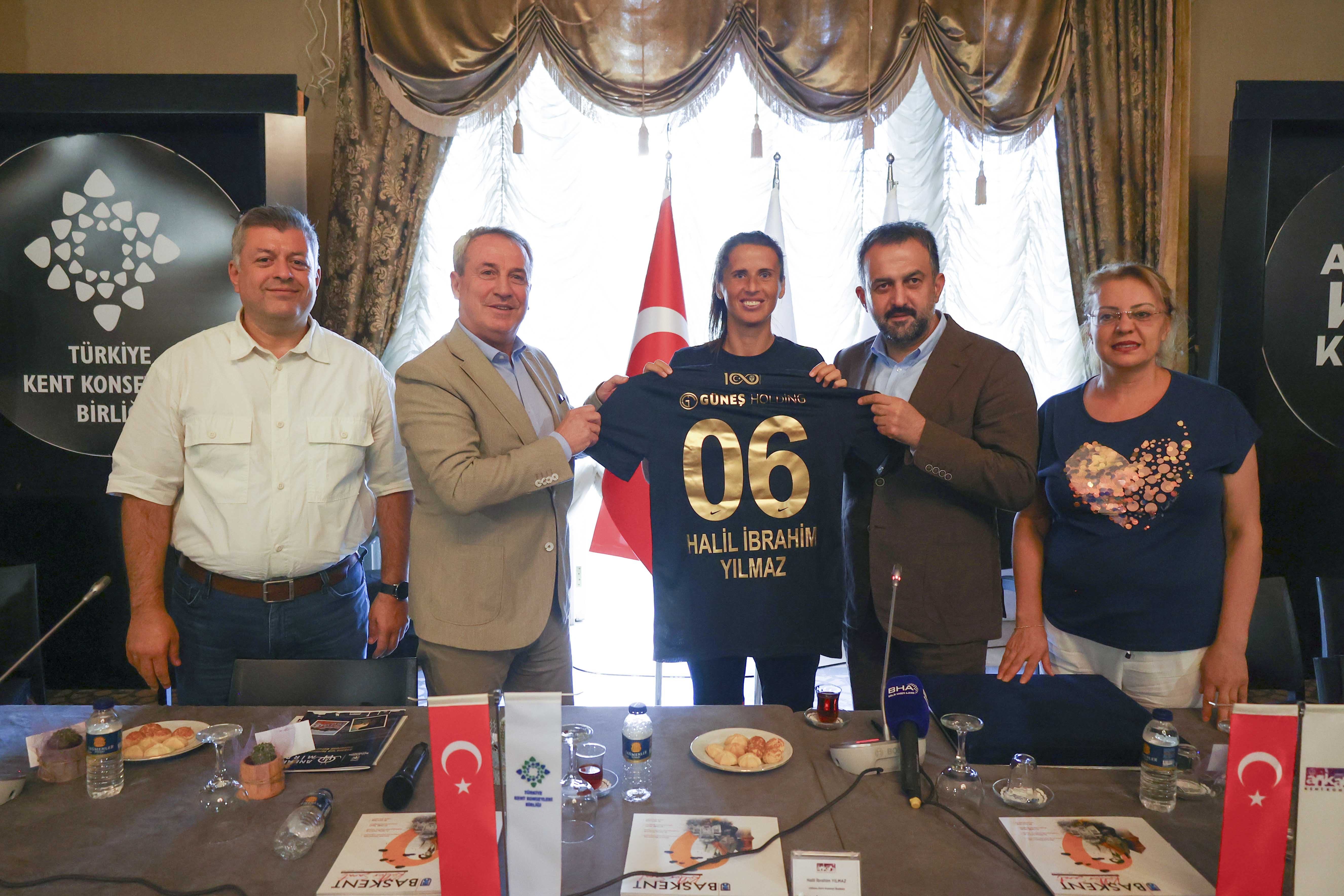 FOMGET Kadın Futbol Takımı Ankara Kent Konseyi’ni ziyaret etti (4)
