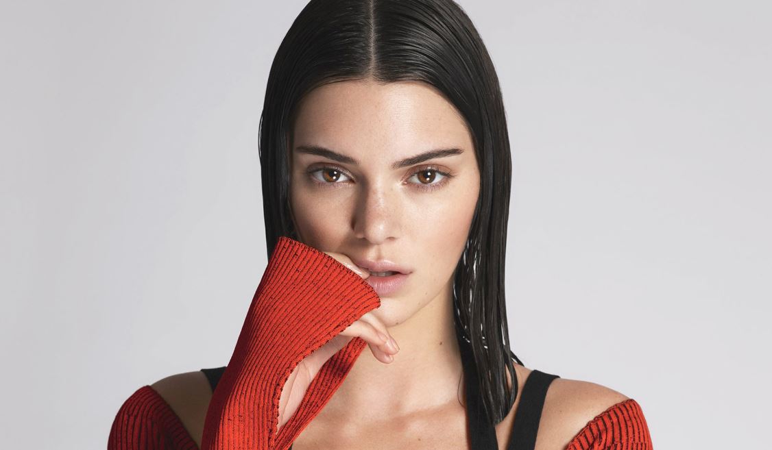 Londra merkezli Stella McCartney markası, Sonbahar-Kış sezonunun kampanyası için seçimini Kendall Jenner'dan yana yaptı.