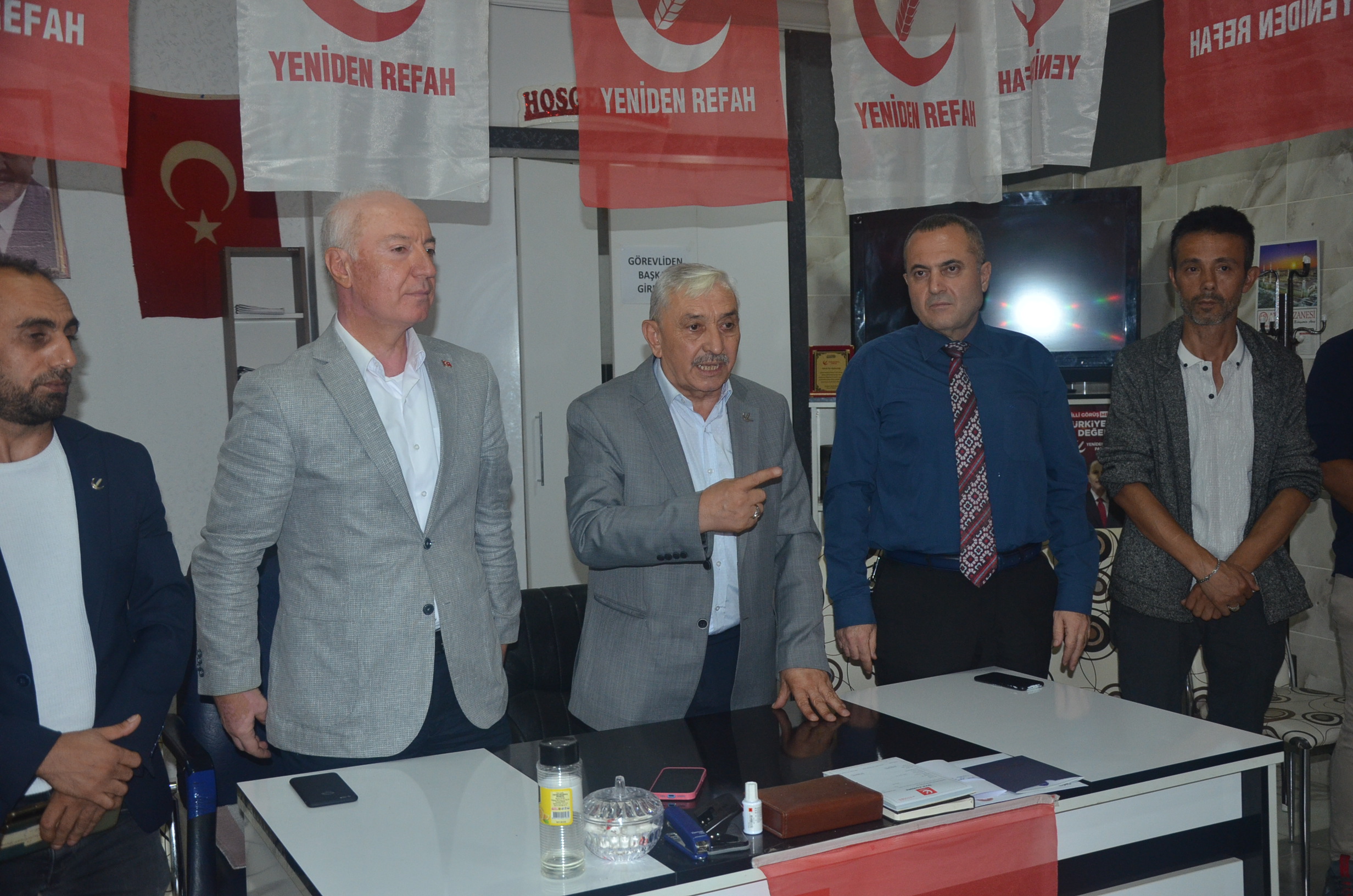 AK Parti’den istifa eden Kale, Yeniden Refah Partisi’nde aday adaylığını açıkladı (4)