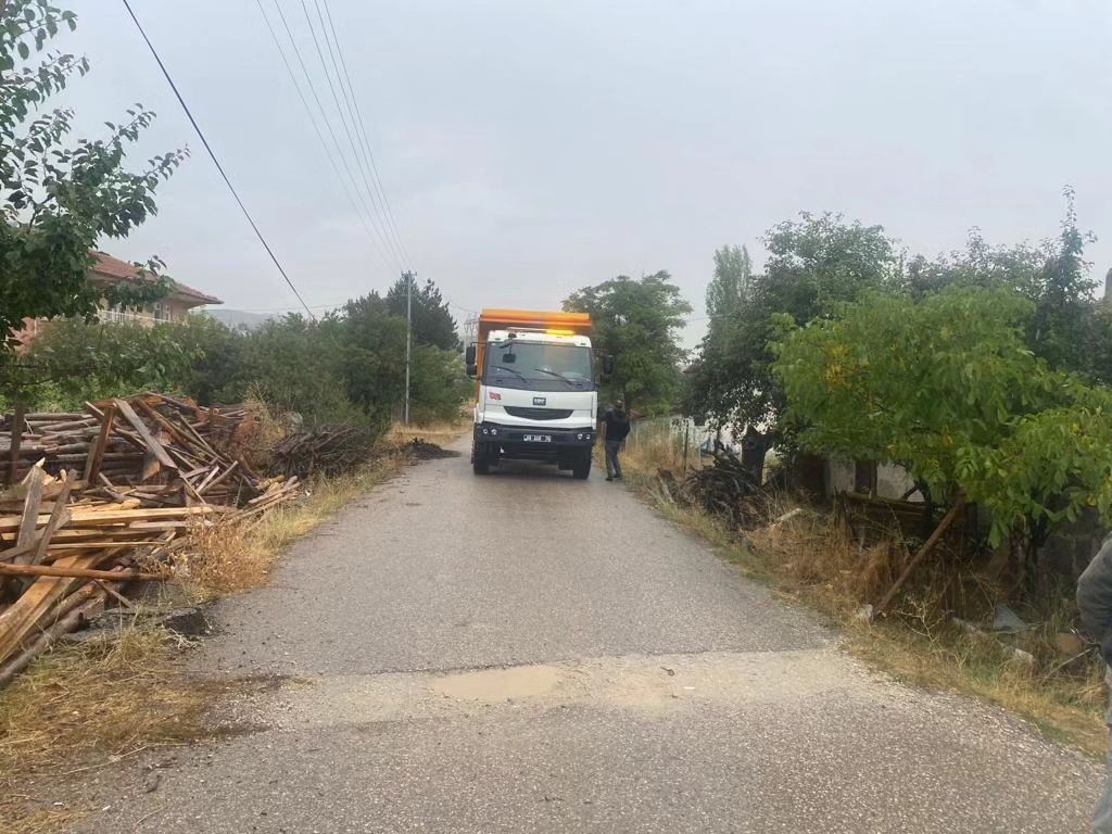 Akyurt’ta kullanılmayan binaların yıkımı devam ediyor (1)