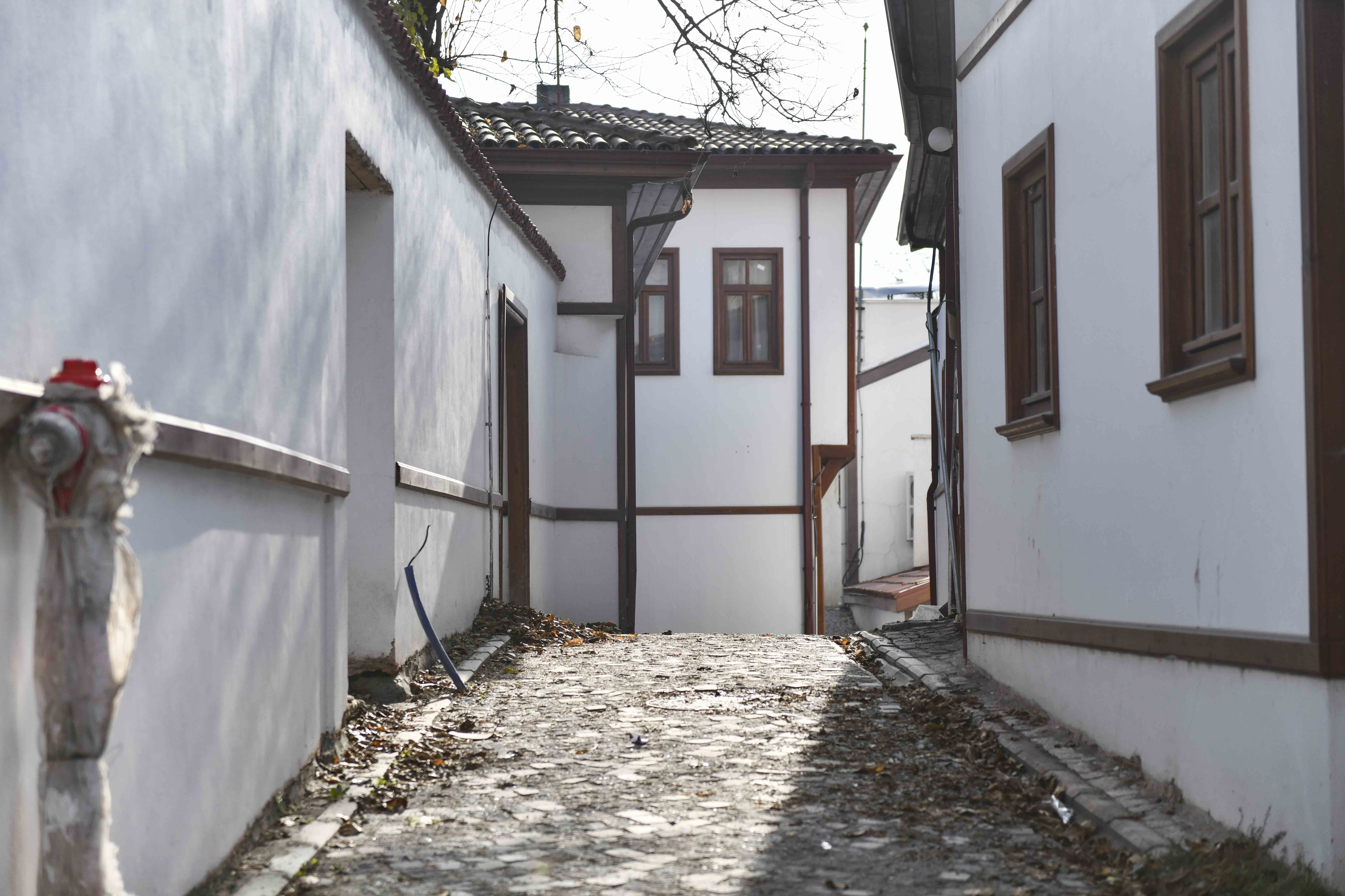 Ankara Kalesi’nin tarih kokan sokakları yeniden hayat buluyor (4)