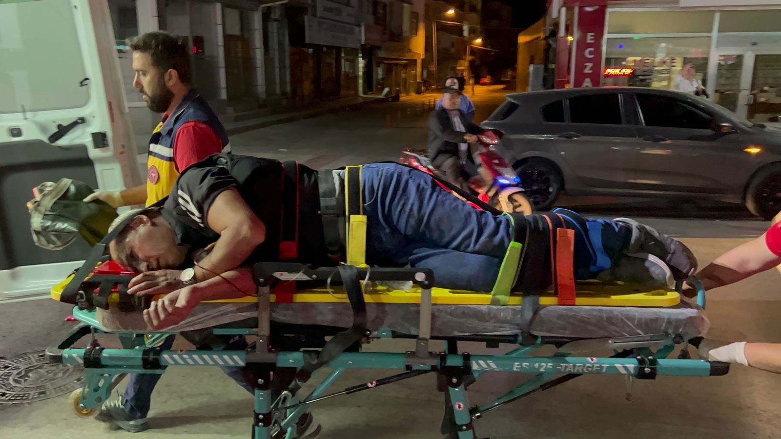 baba-ogul-teror-estirdri-4-kisiyi-once-darp-ettiler-ardindan-bicakladilar (4)