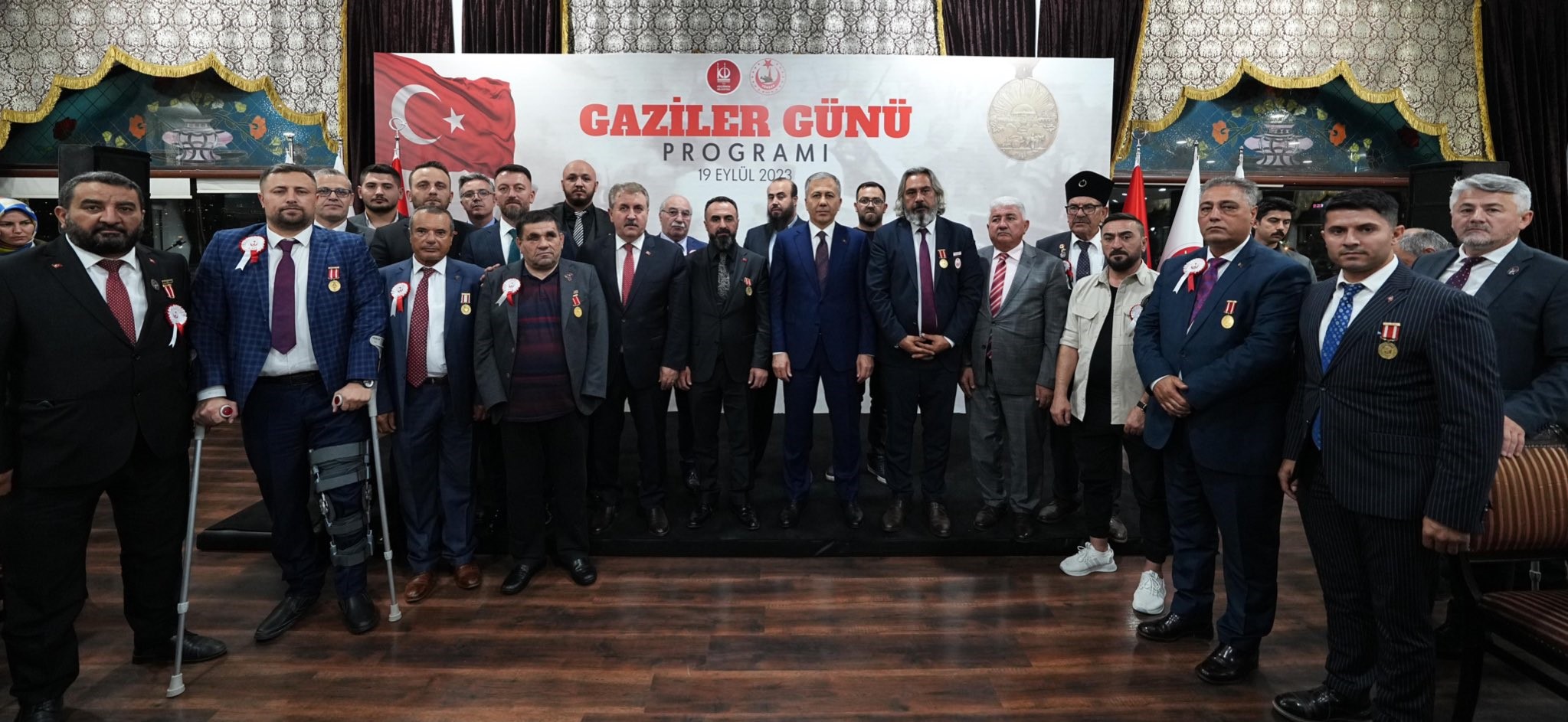 bakan-yerlikaya-gazilerle-bir-araya-geldi (3)