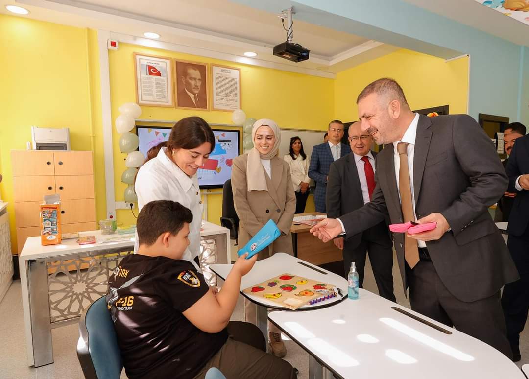 Başkan Ercan’dan okula başlayan öğrencilere hediye (3)