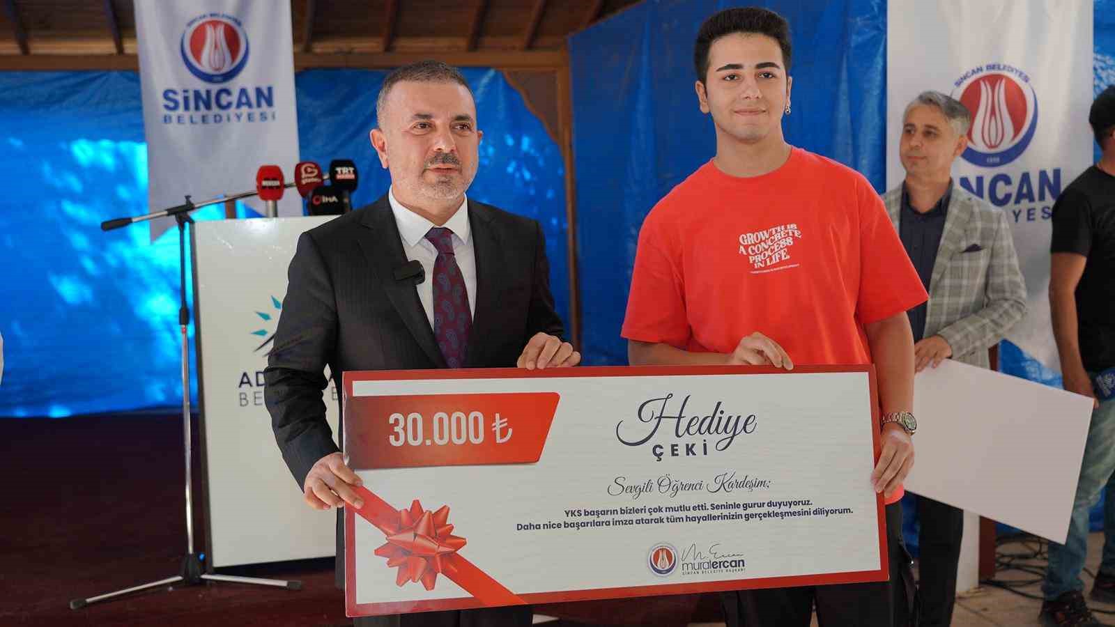 Sincan Belediyesinden YKS’yi kazanan depremzede öğrencilere ödül (1)-1