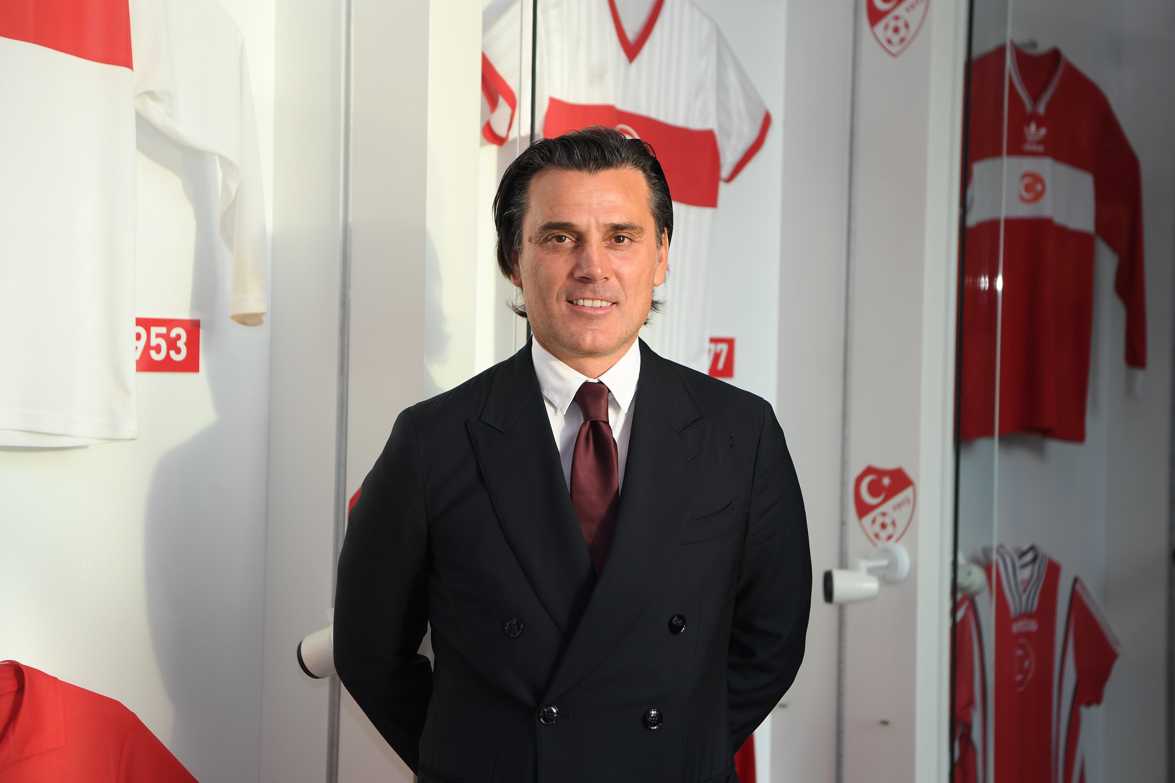 Тренер сборной турции по футболу 2024. Montella. Сув Монтелла. Монтелла лого. Montella 0.5.