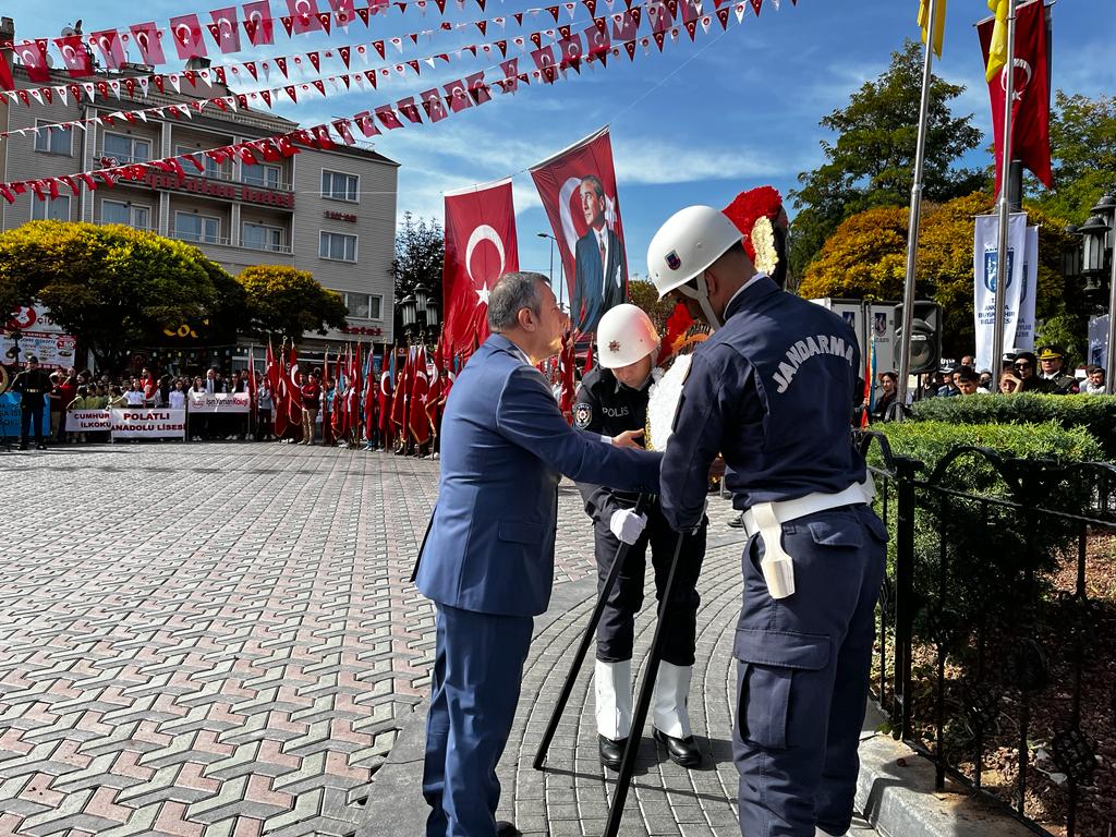 29 Ekim kutlaması çelenk sunma töreni ile start verdi (2)