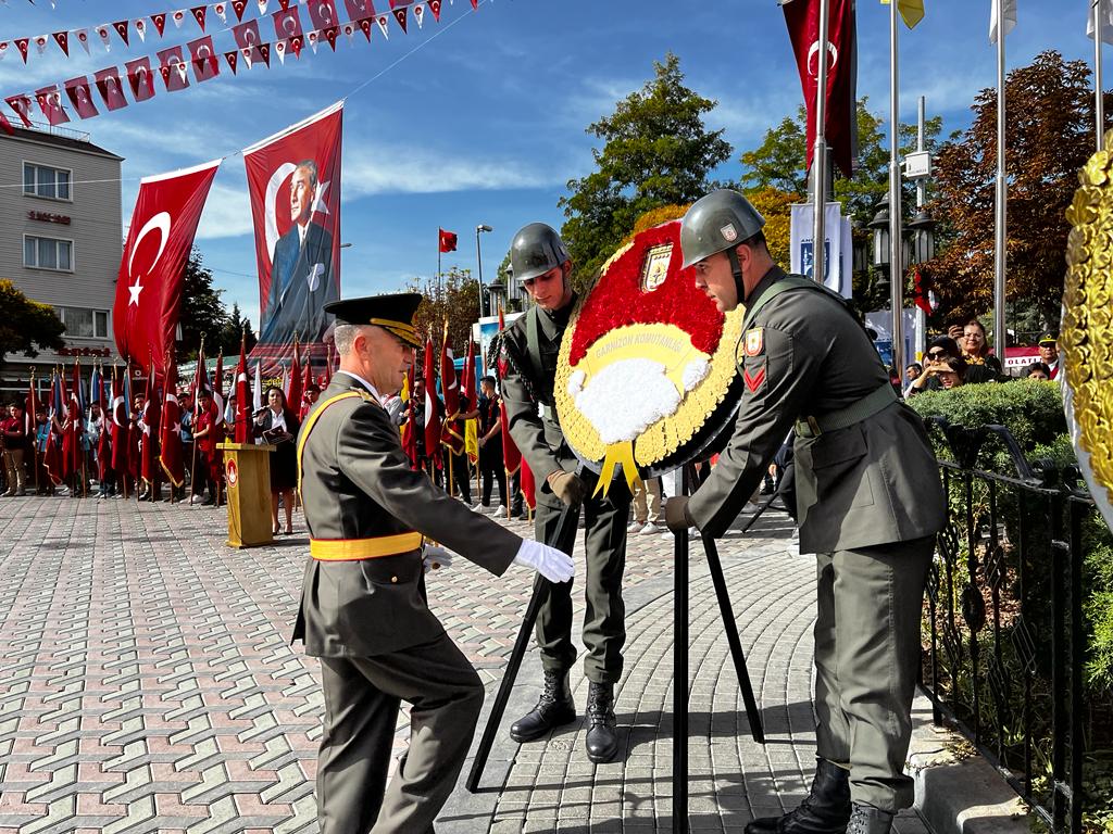 29 Ekim kutlaması çelenk sunma töreni ile start verdi (3)