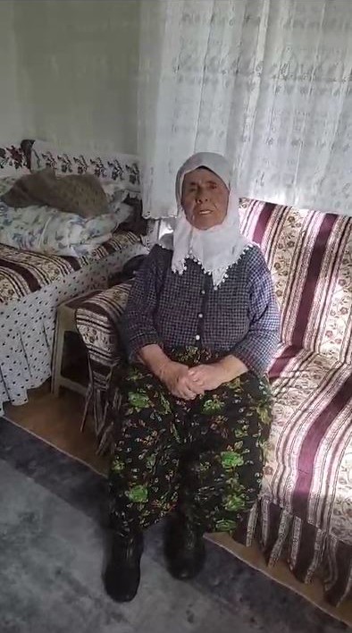 85 yaşındaki Nazmiye nine yazdığı şiirle Cumhuriyet'in 100. yılını kutladı (1)