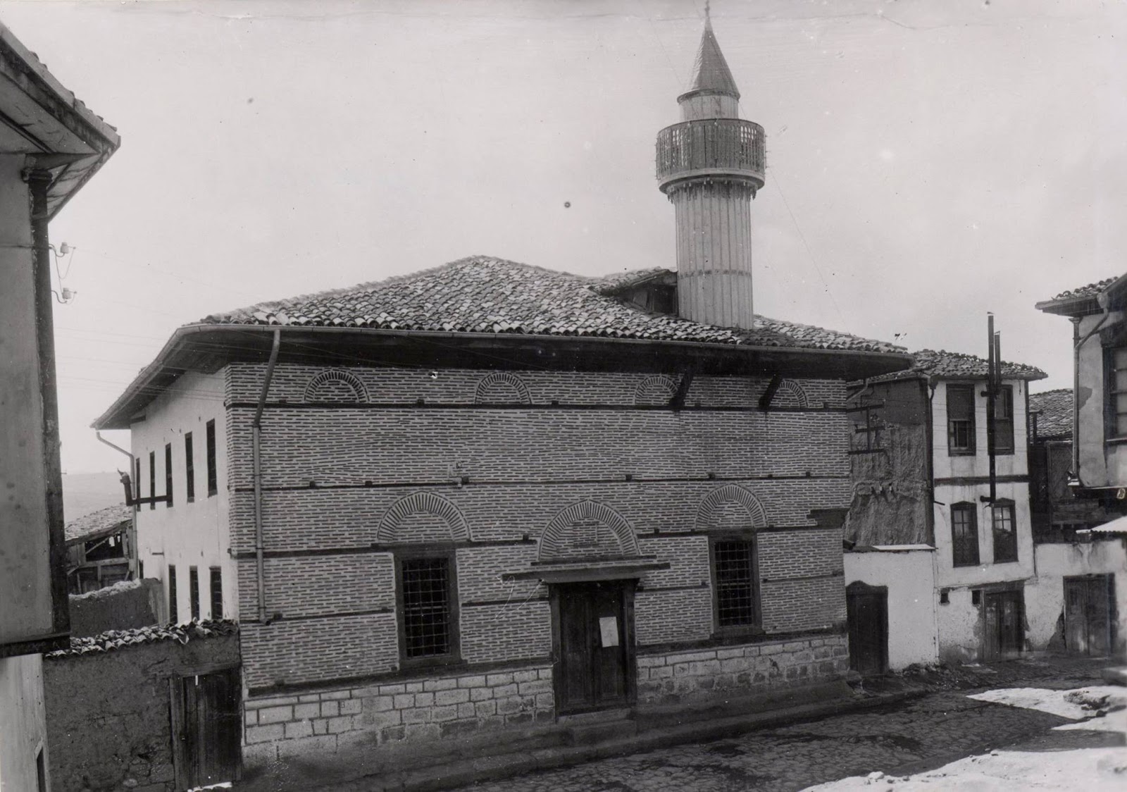 ankaranin-tarihi-izlerini-tasiyan-mucevher-agac-ayak-camii