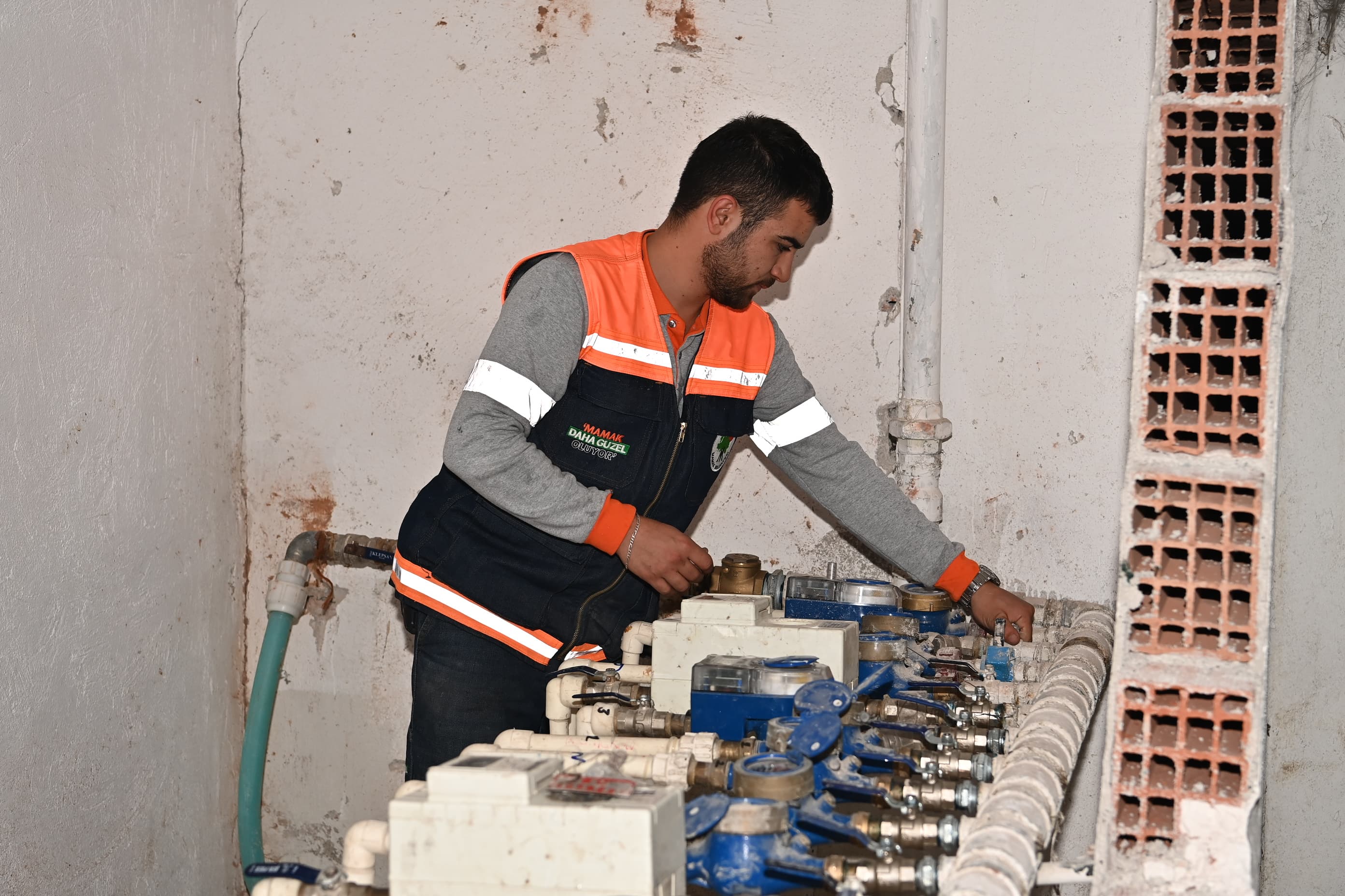 Doğalgaz patlamasında hasar gören binaya Mamak Belediyesi eli (1)