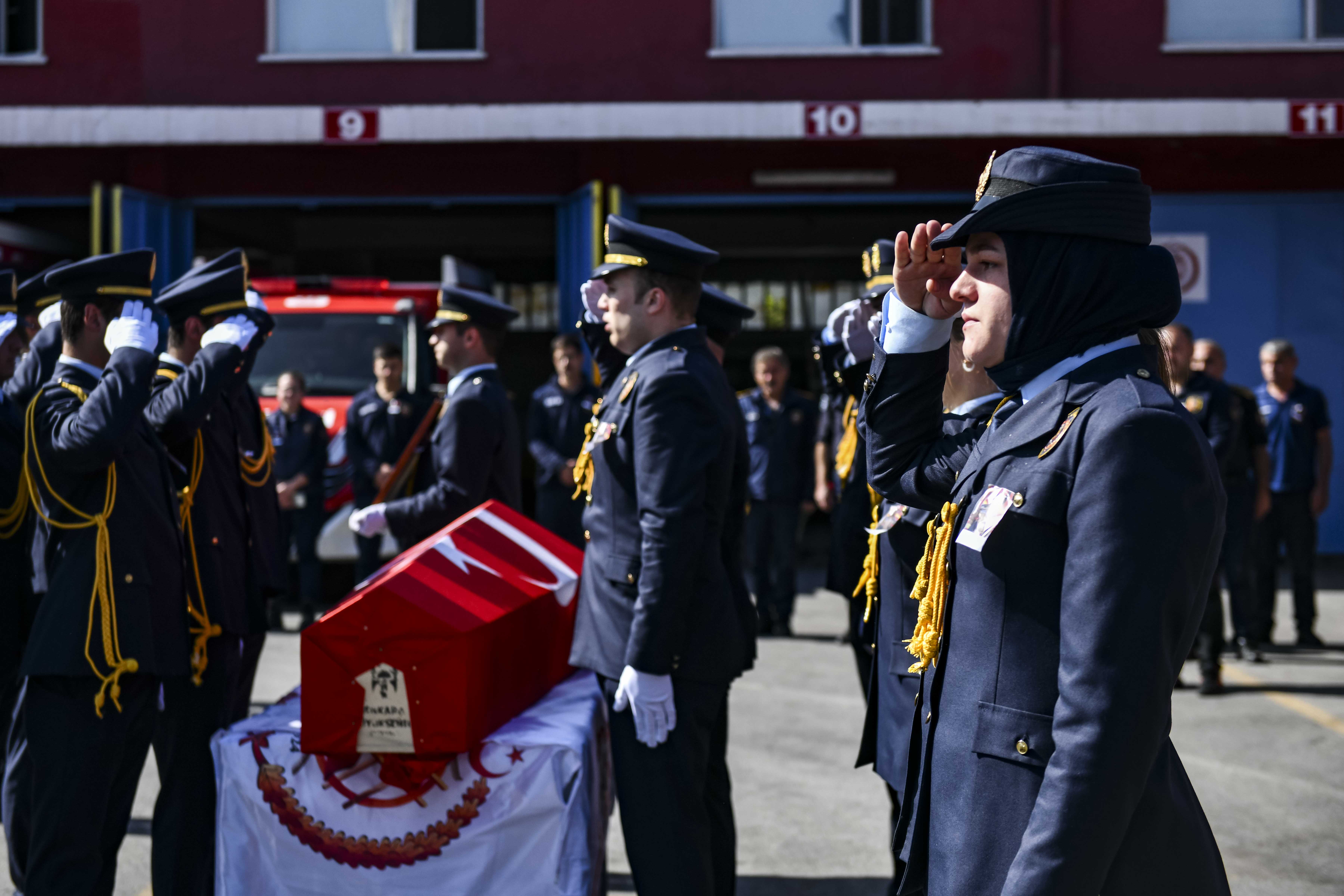 Şehit İtfaiye Eri Orçun Yaşar son yolculuğuna uğurlandı (3)