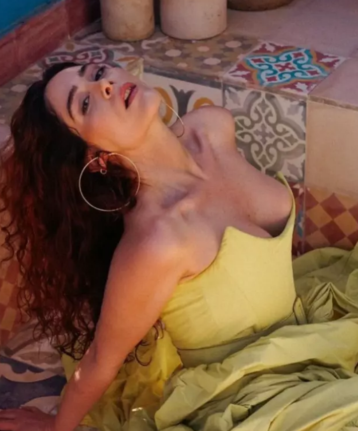 Türkücü Mahmut Tuncer'in Kızı Gizem Tuncer Müzik Kariyerinin Yanı Sıra Sosyal Medyada da Parlıyor! (3)