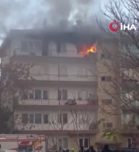 Ankara’da 5 Katlı Binada Korkutan Yangın Dairede Hasar Meydana Geldi! (3)