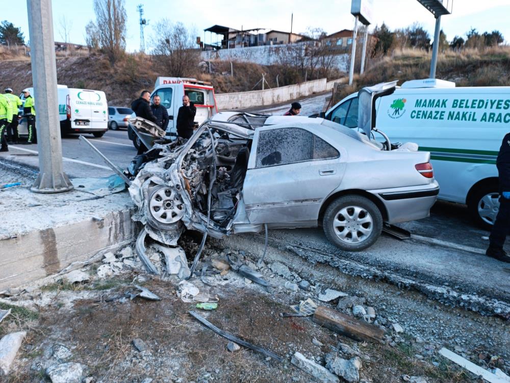 Ankara’da feci kaza! Aynı aileden 3 kişi öldü, 1 bebek ağır yaralı-1