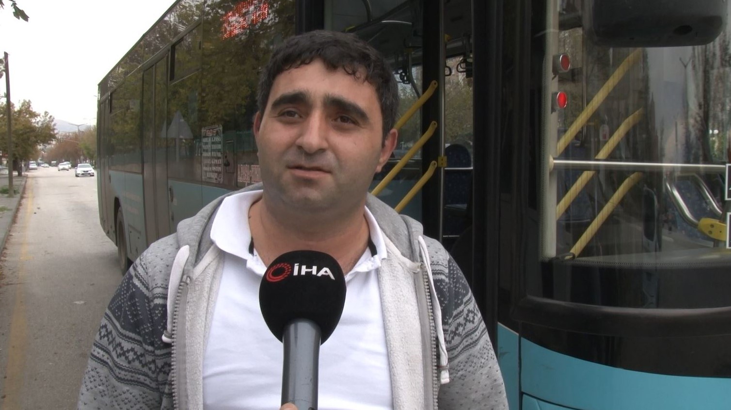 Ankara’da Korku Dolu Anlar Darp Edilen Genci Otobüsüne Alarak Kurtardı! (4)