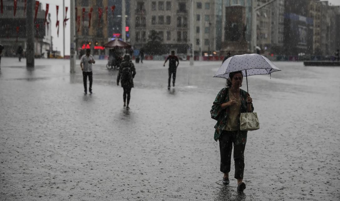 Ankara'da Kuvvetli Sağanak Yağış Uyarısı ABB Saat Verip Uyardı! (3)