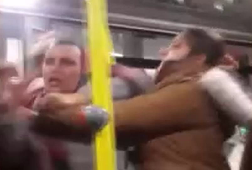 Ankara’da otobüste kadınlar birbirine girdi Olay kameralara yansıdı!