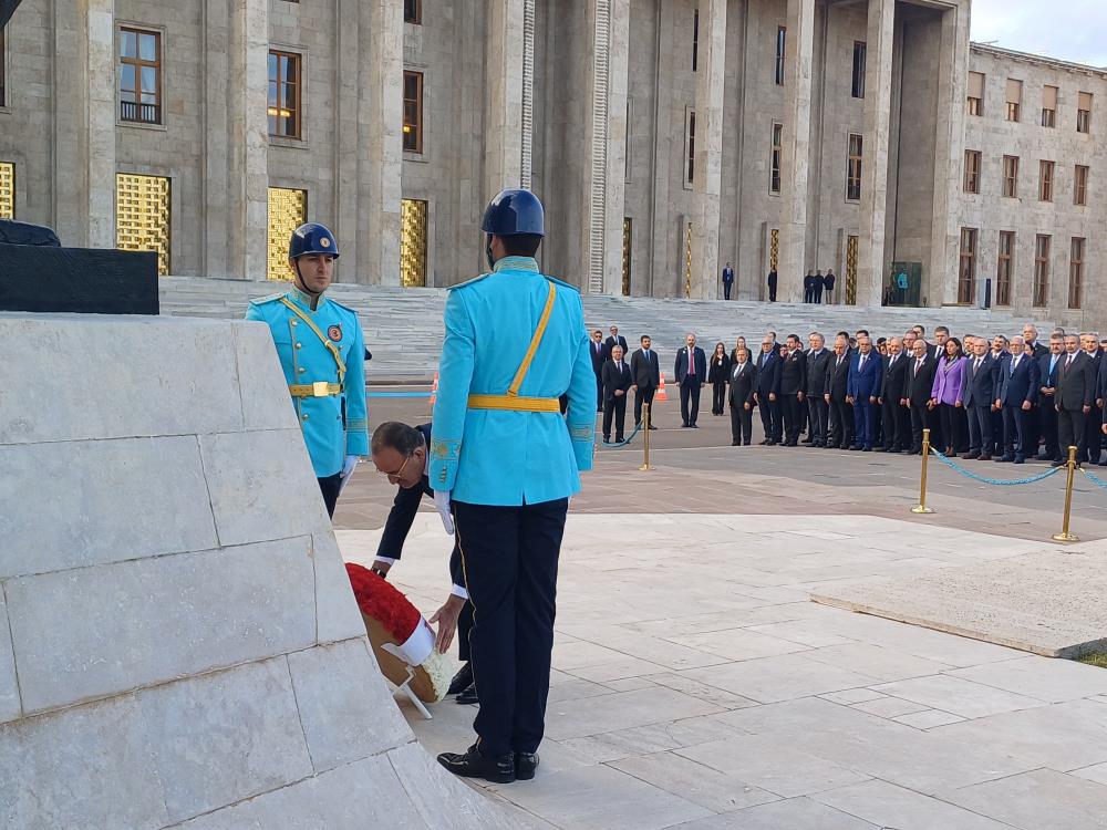TBMM’de Atatürk anıtında tören gerçekleştirildi!-2