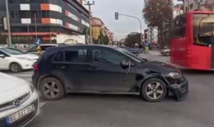 Ankara'da motosiklet ve araç çarpıştı!  (2)
