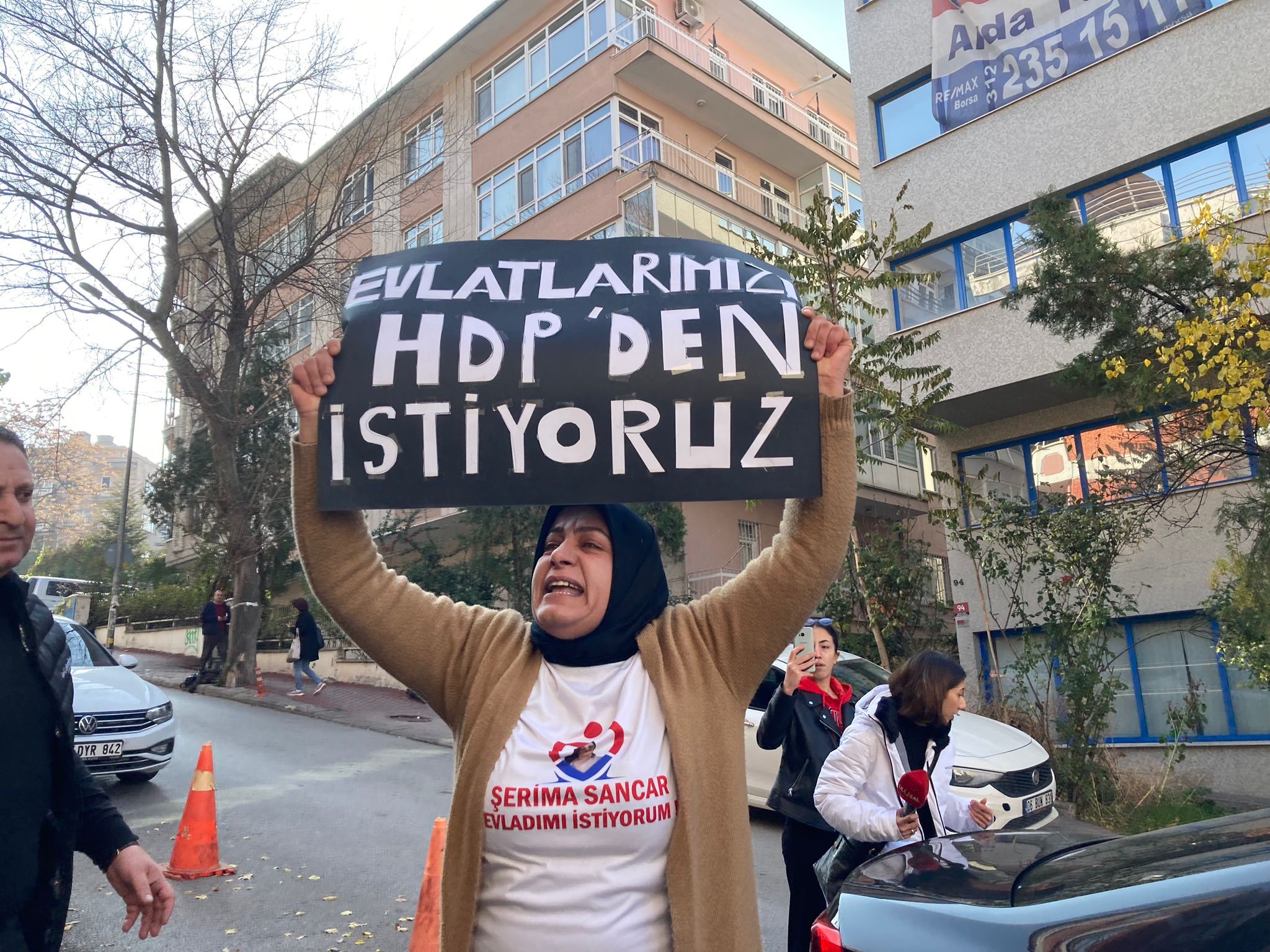 Kızı HDP tarafından kaçırılan anne isyan etti “Ha HDP ha PKK” (3)